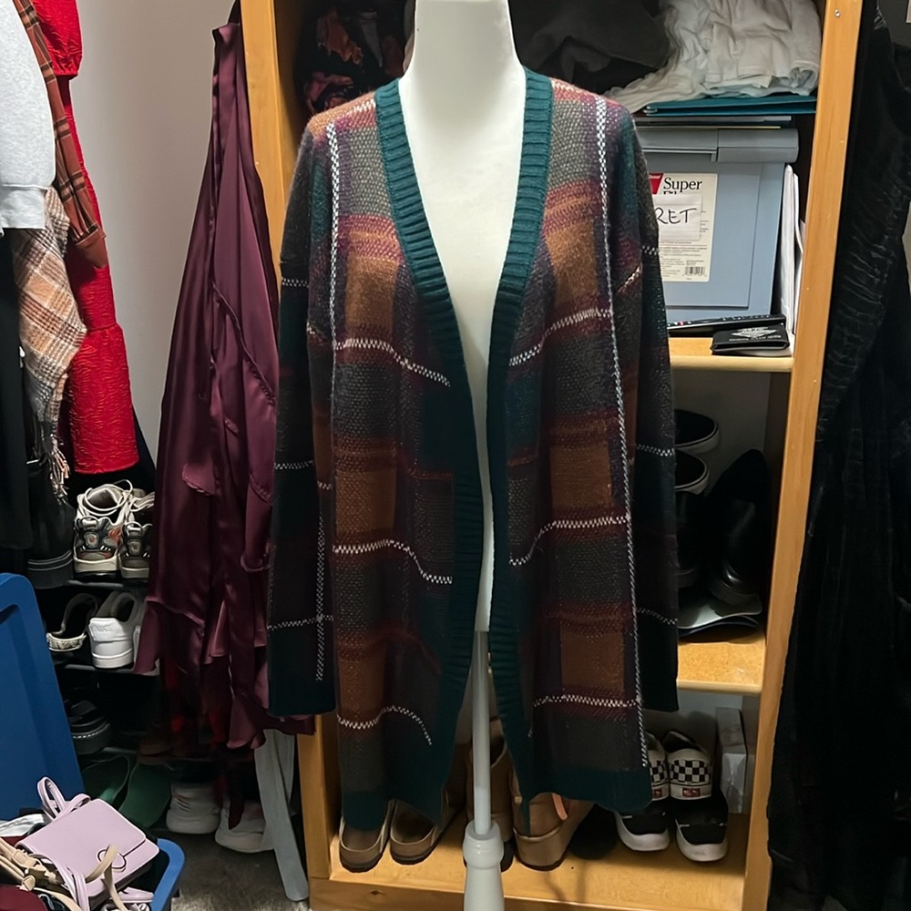 XL cardigan. Multi color plaid design. Carolyn Taylor brand.